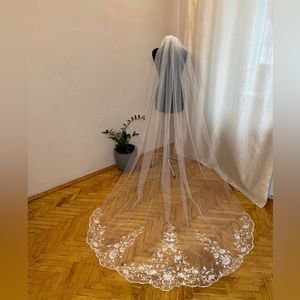 Ivory wedding veil